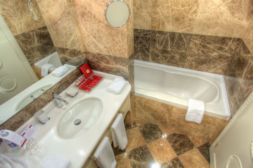 Lake Palace Hotel Deluxe Twin Room 7