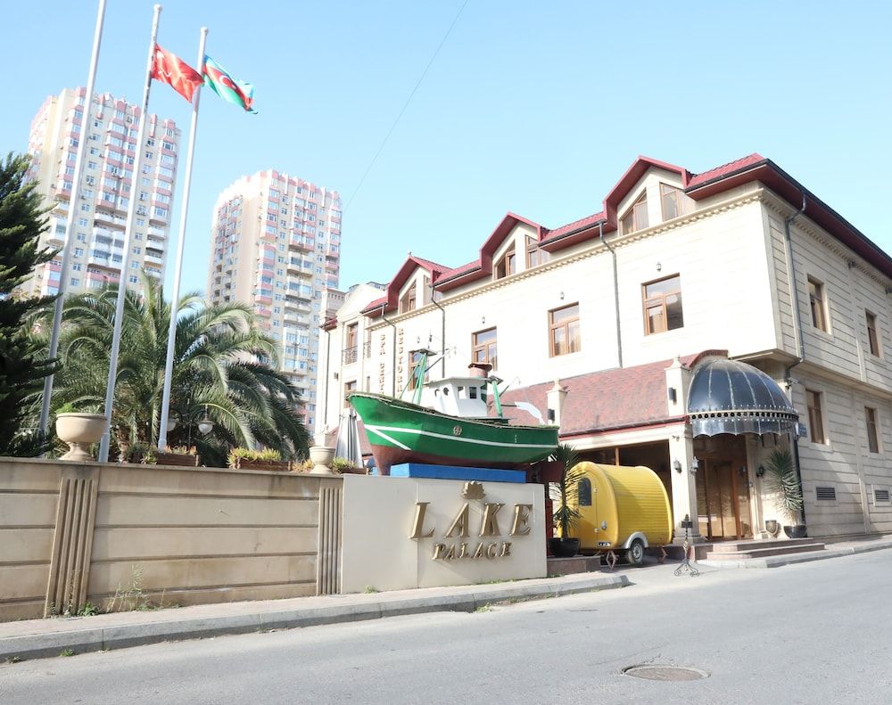 undefined Lake Palace Hotel 8