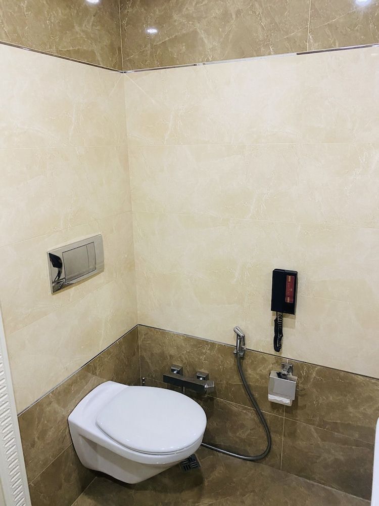 Lake Palace Hotel Deluxe Room, Garden View 11