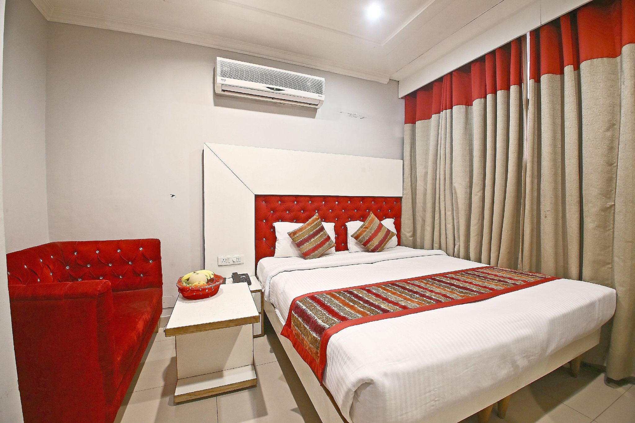 Club Room with Balcony