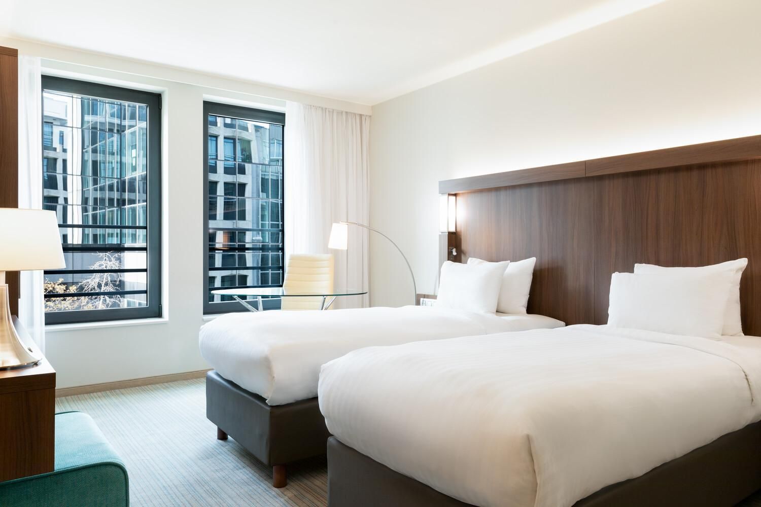 Courtyard by Marriott Brussels EU Standard Room, Guest room, 2 Twin