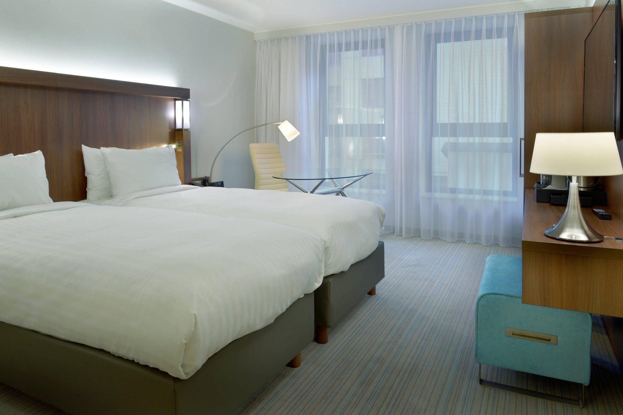 Courtyard by Marriott Brussels EU Standard Room, Guest room, 2 Twin 2