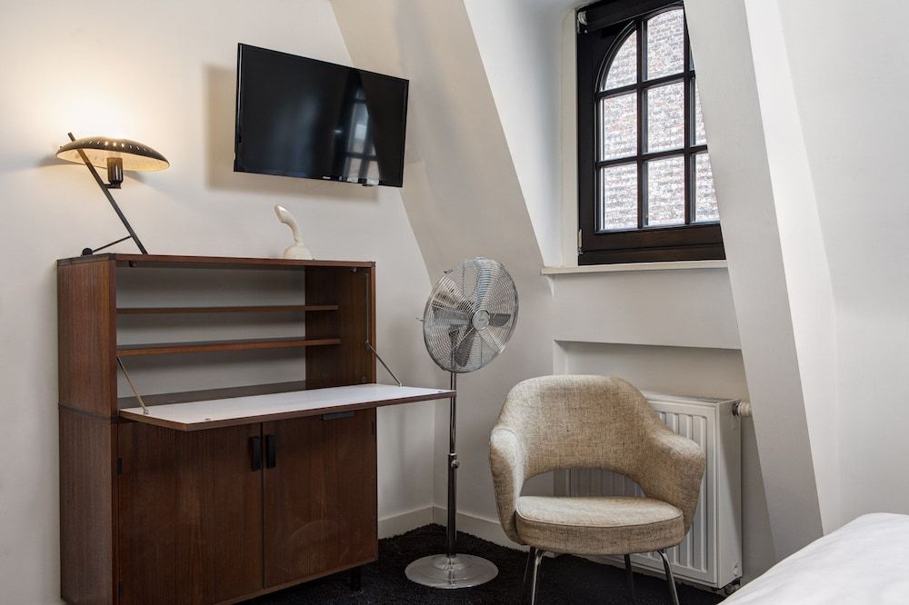 Vintage Hotel Brussels Small Room (Easy) 3