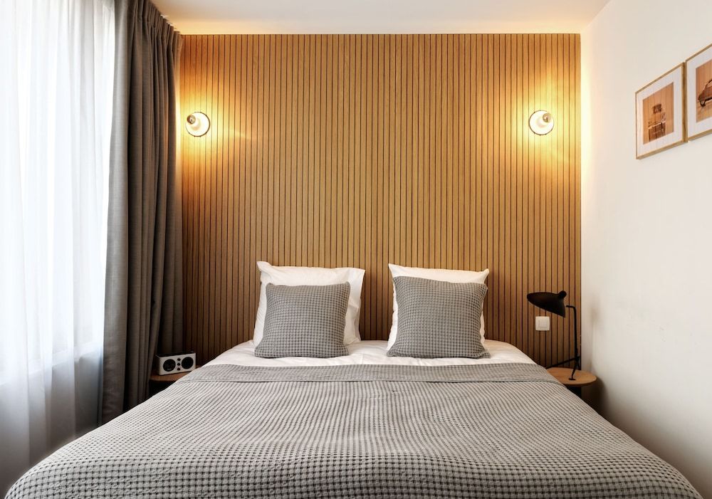 Vintage Hotel Brussels Standard Double Room (Happy) 9