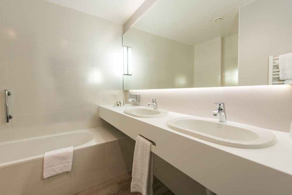 Martin's Red Executive Double Room 3