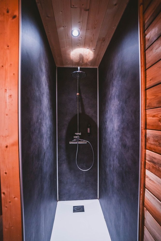 Utopia Hotel Family Tree House 5