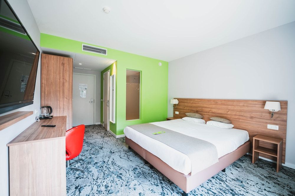 Utopia Hotel Comfort Double or Twin Room 3