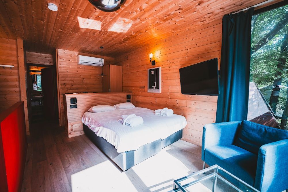 Utopia Hotel Family Tree House