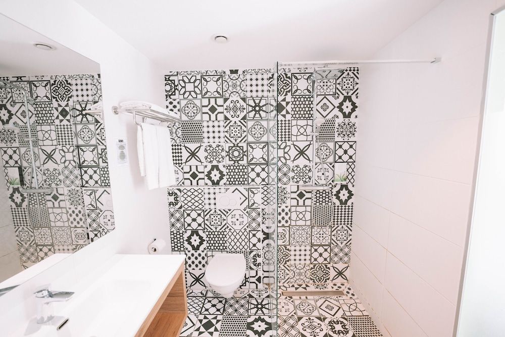 Utopia Hotel Comfort Double or Twin Room 4