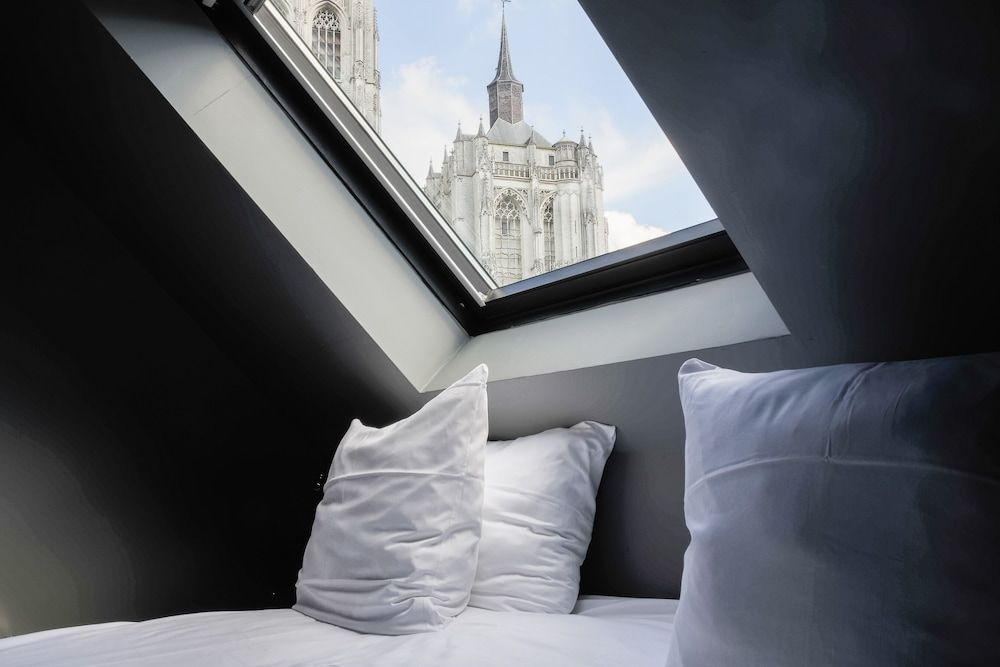 HotelO Kathedral Antwerp Standard Double Room, City View 4