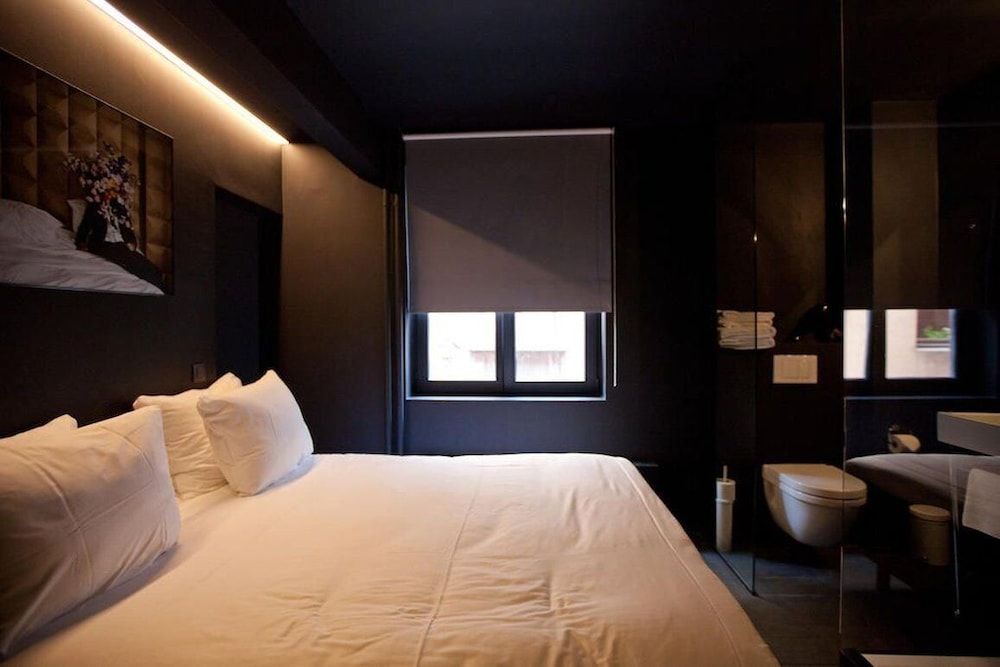 HotelO Kathedral Antwerp Basic Double Room, 1 Bedroom 2