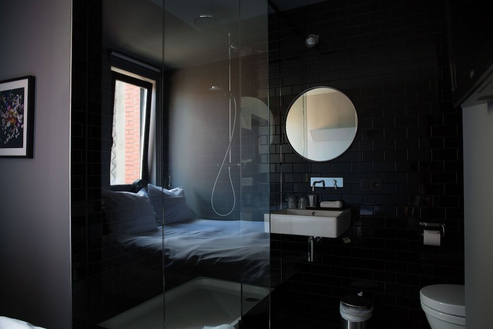 HotelO Kathedral Antwerp Basic Double Room, 1 Bedroom 5
