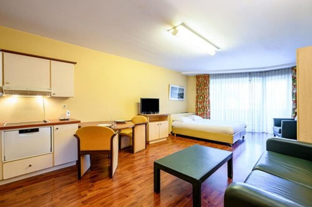 undefined B-aparthotel Montgomery 3