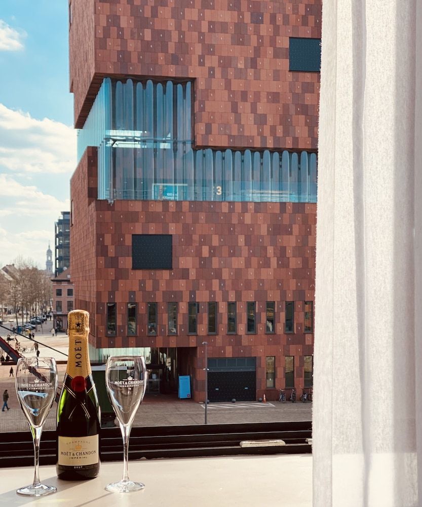 U Eat & Sleep Antwerp