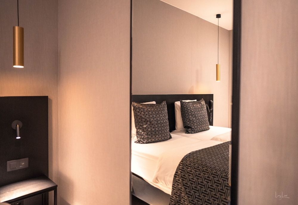 Hotel Harmony Luxury Twin with Shower 2