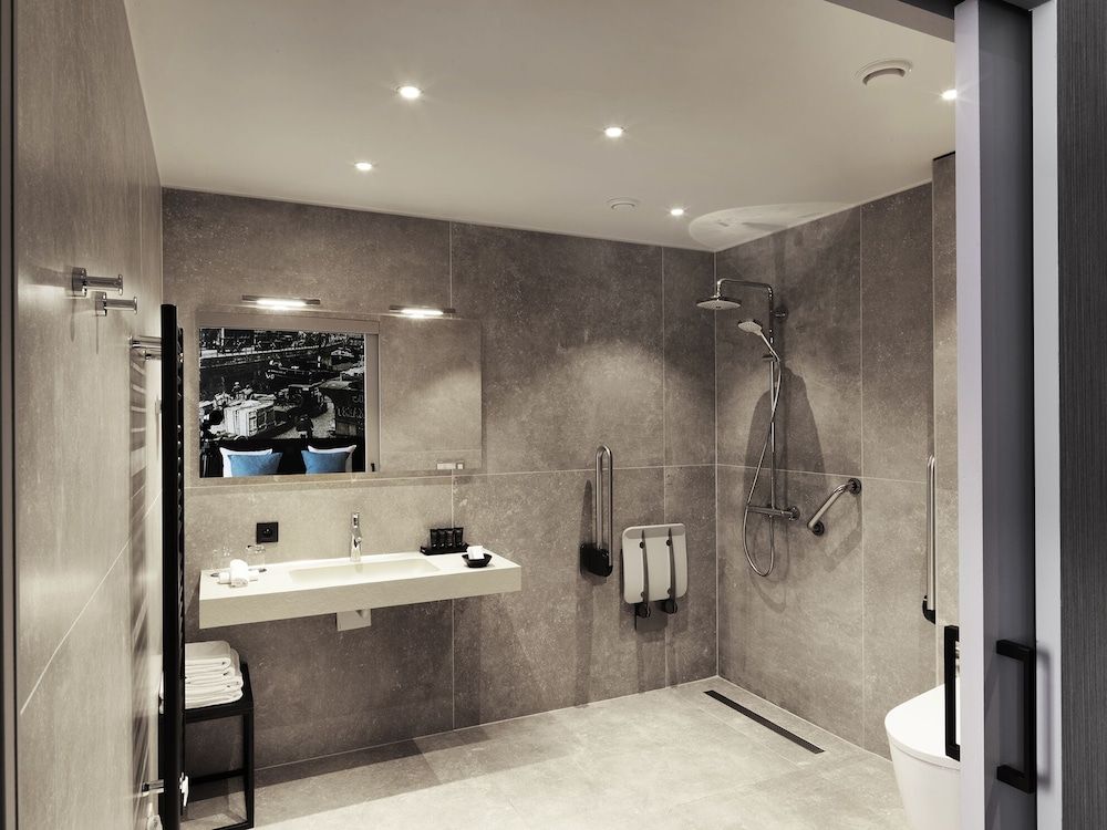 Hotel Harmony Luxury Twin with Shower 6