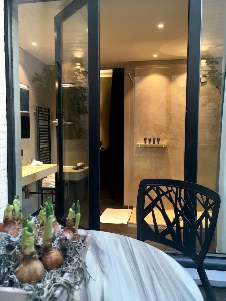 Hotel Harmony Luxury Twin with Shower 5