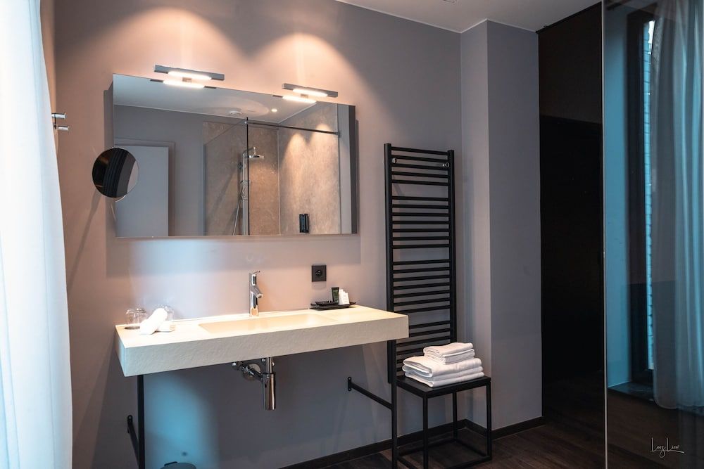 Hotel Harmony Luxury Twin with Shower 7