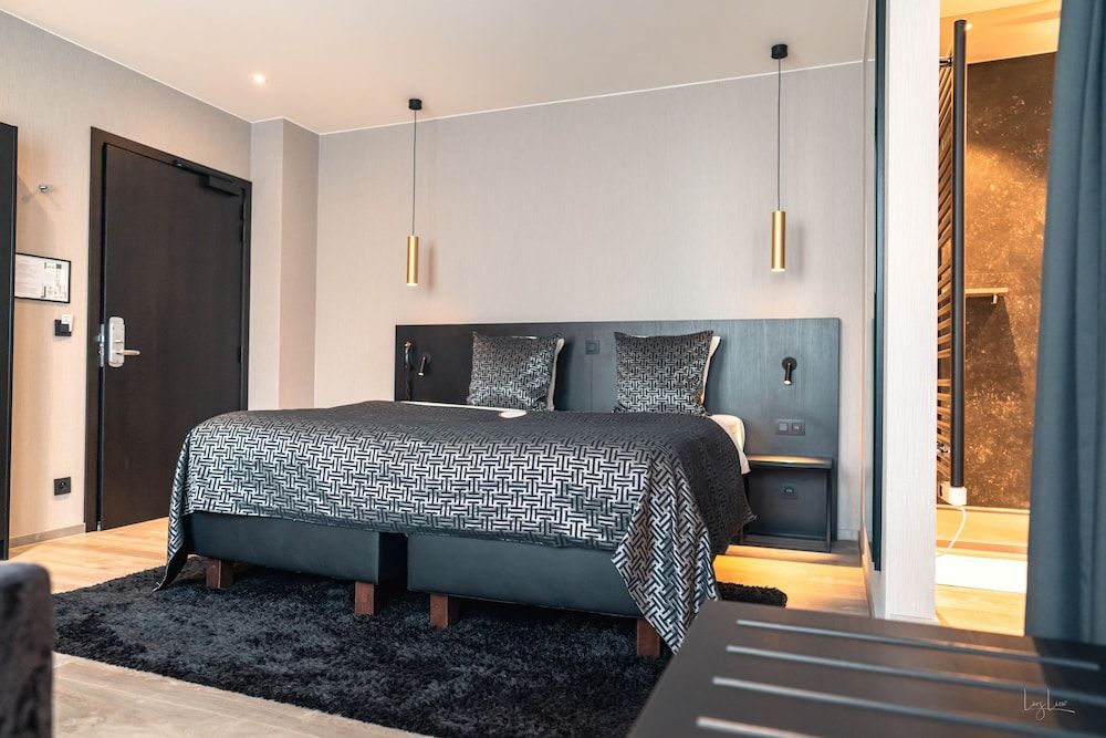 Hotel Harmony Luxury Twin with Shower 3