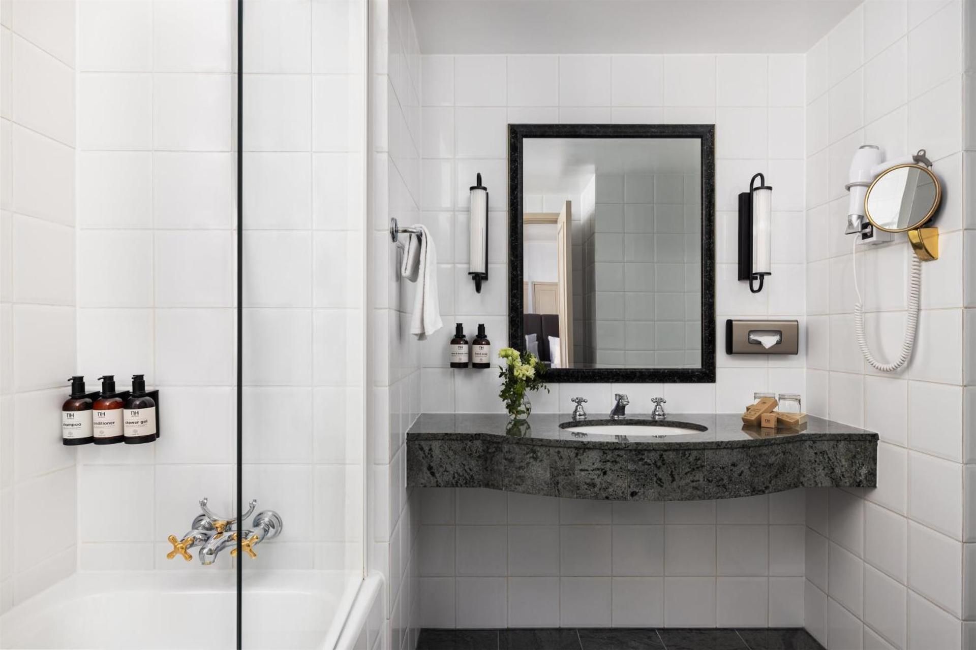 Suite with Extra Bed (4 Adults)