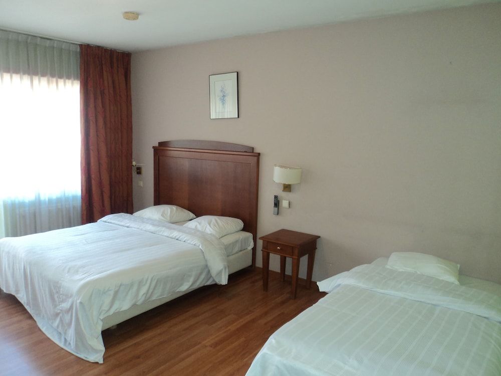 Hotel Albert Triple Room 3