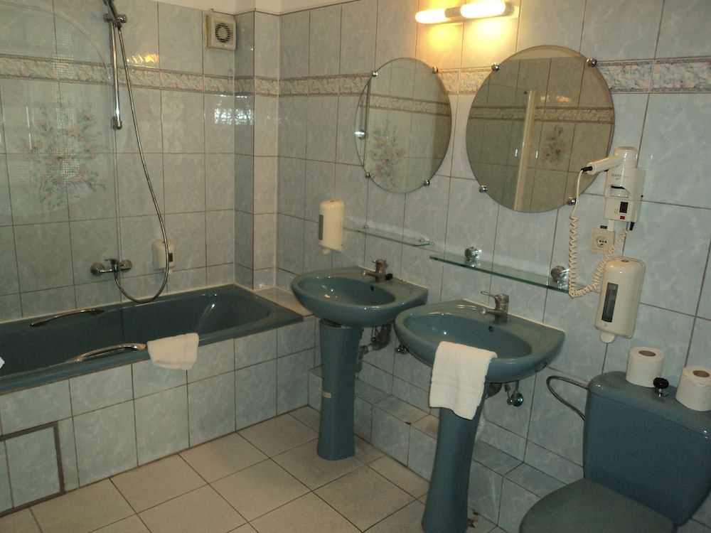 Hotel Albert Triple Room 6