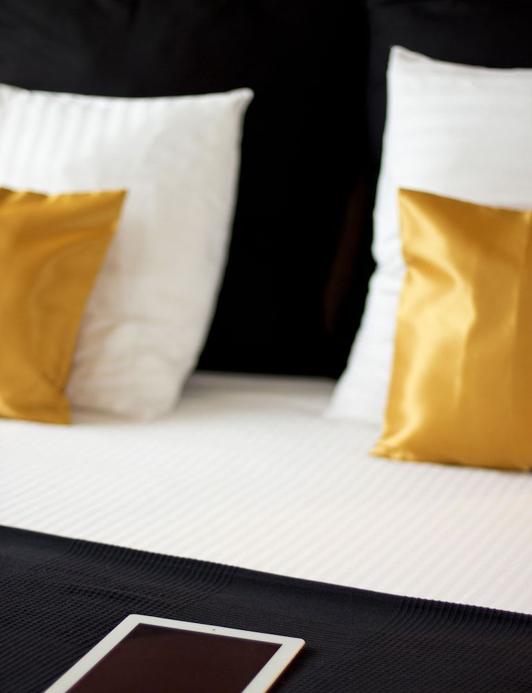 Axis Hotel Standard Twin Room 5