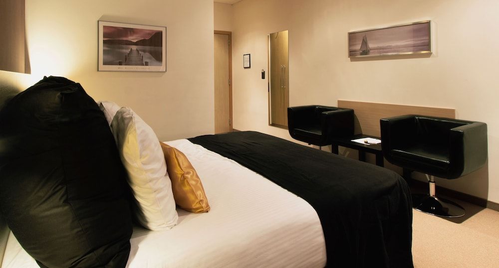 Axis Hotel Standard Double Room 5