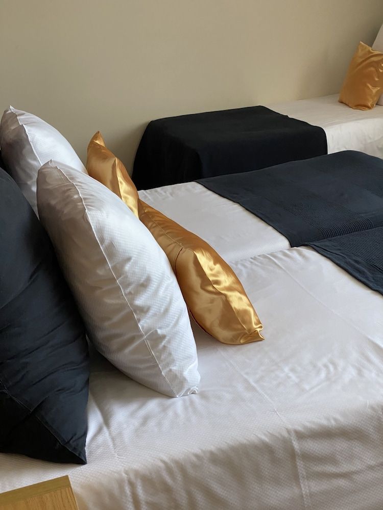 Axis Hotel Standard Twin Room 8