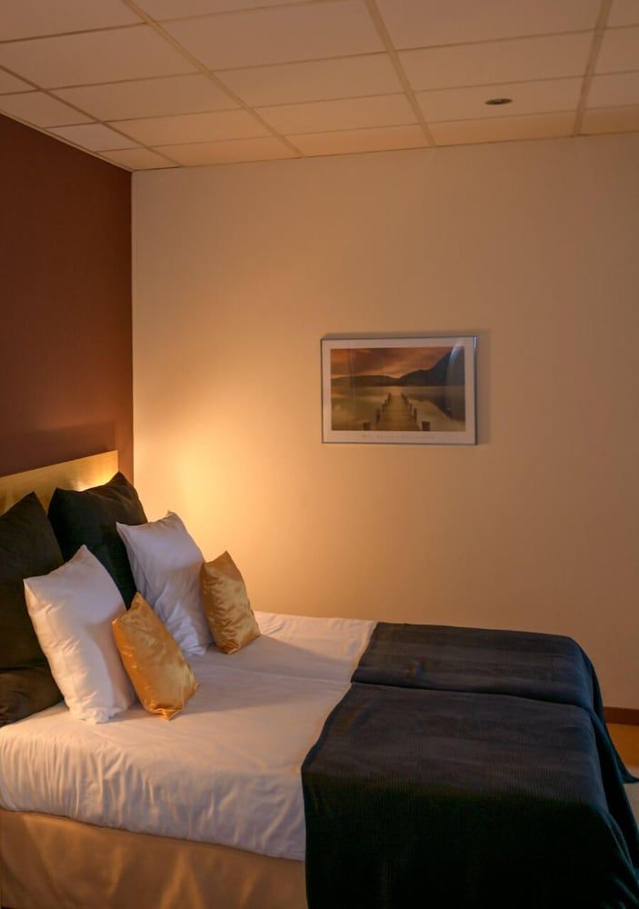 Axis Hotel Standard Twin Room 12