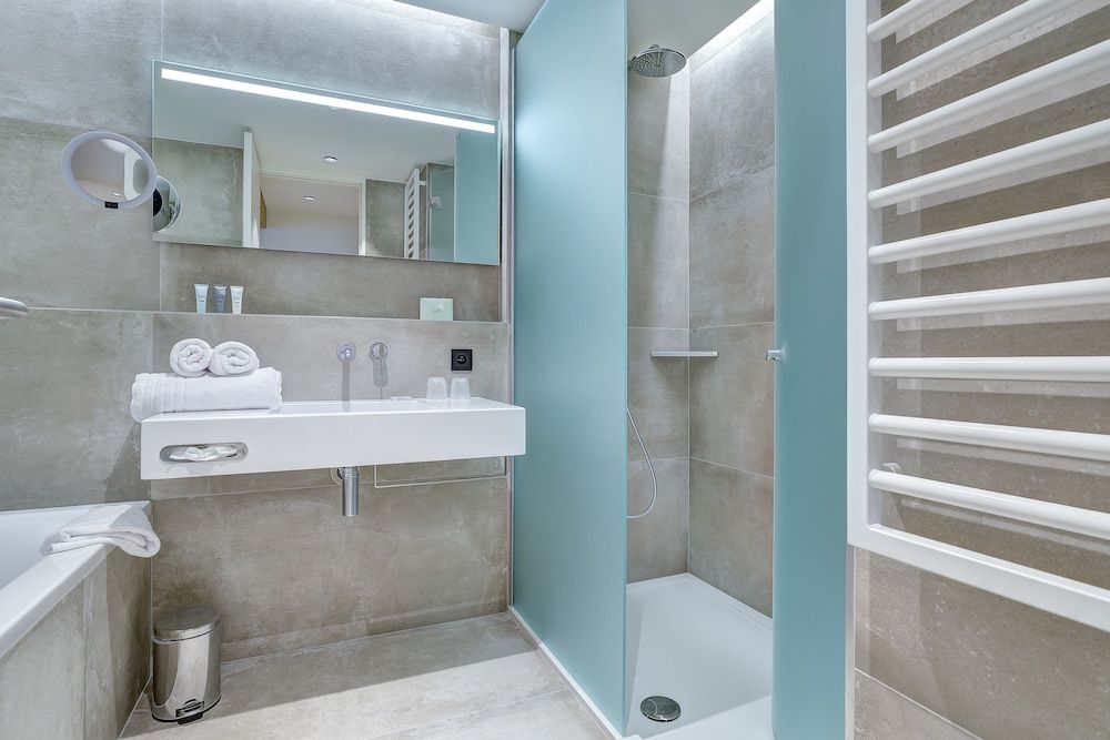 R hotel experiences Junior Double Room 4