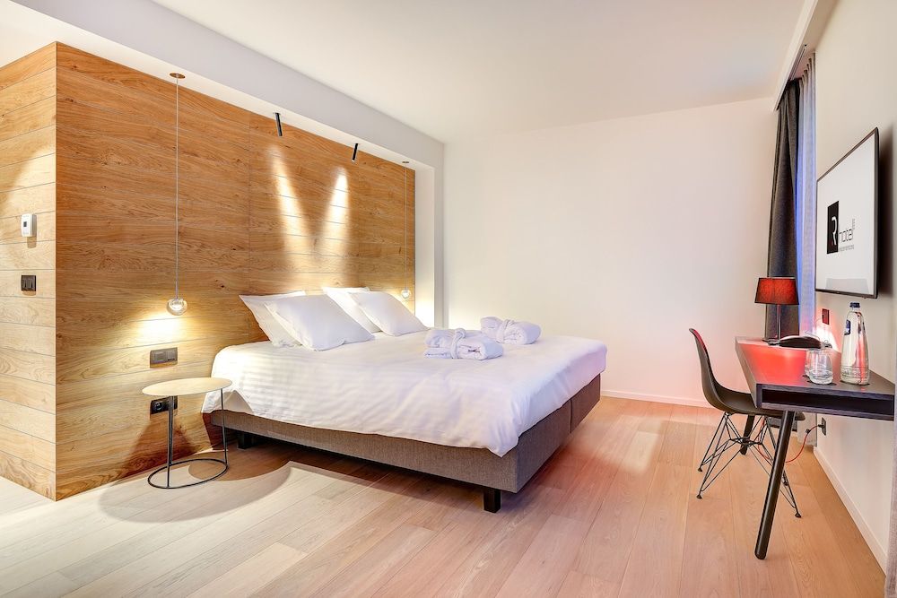 R hotel experiences Junior Double Room