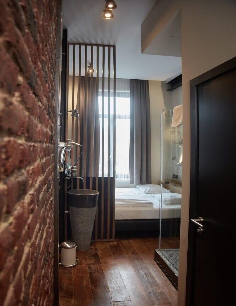 Saint Gery Boutique Hotel Economy Double Room 3