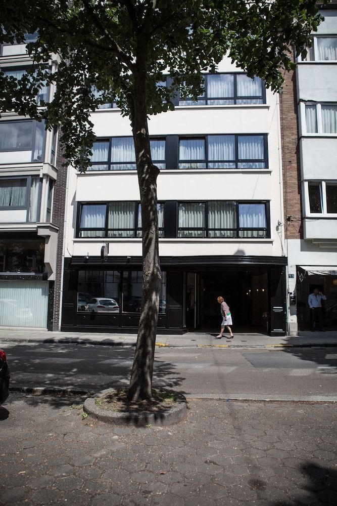 undefined Carlton Hotel 8