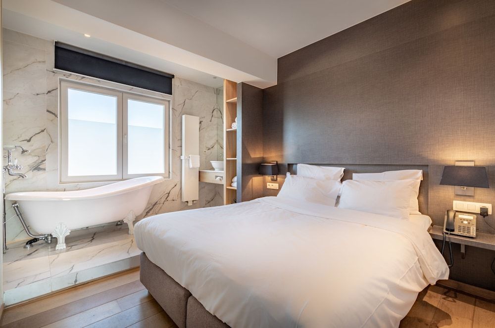 undefined Carlton Hotel 2