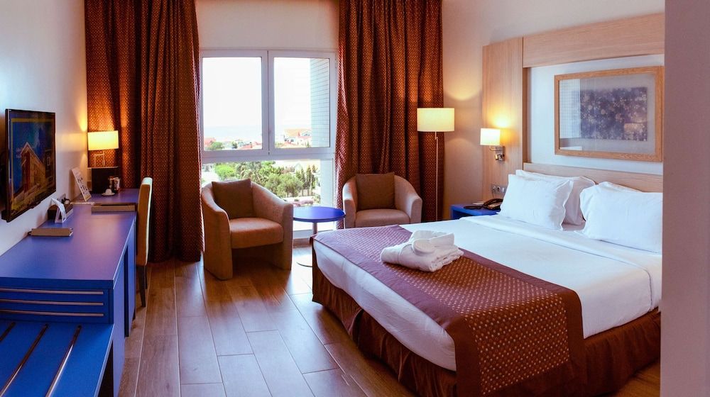 Golden Tulip Le Diplomate Cotonou Executive Room, 1 Queen Bed 3
