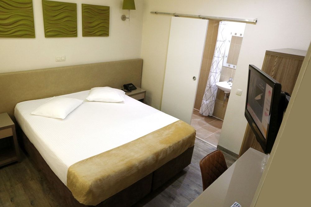 Hotel de France Economy Double Room 2