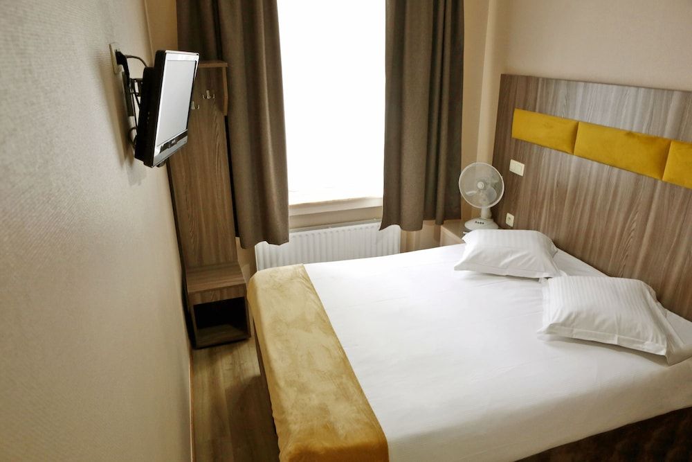 Hotel de France Economy Double Room 5