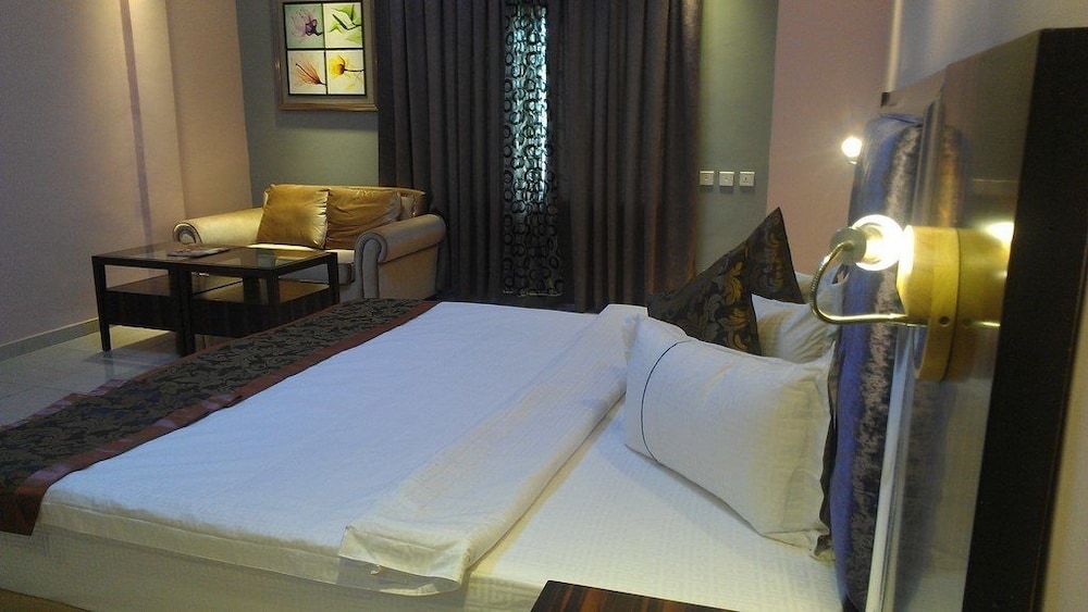 Sun Beach Hotel Suite 6