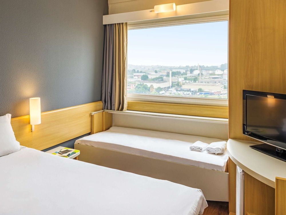 Double and Sofa Bed Room