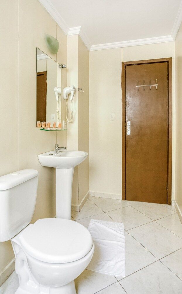 OYO Hotel Villa Tijuca Standard Triple Room 8