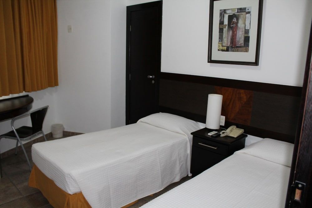 Hotel Dom Henrique Standard Room 9