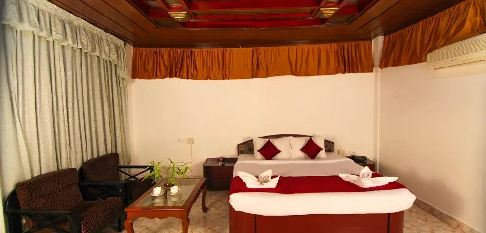 JUNIOR SUITES