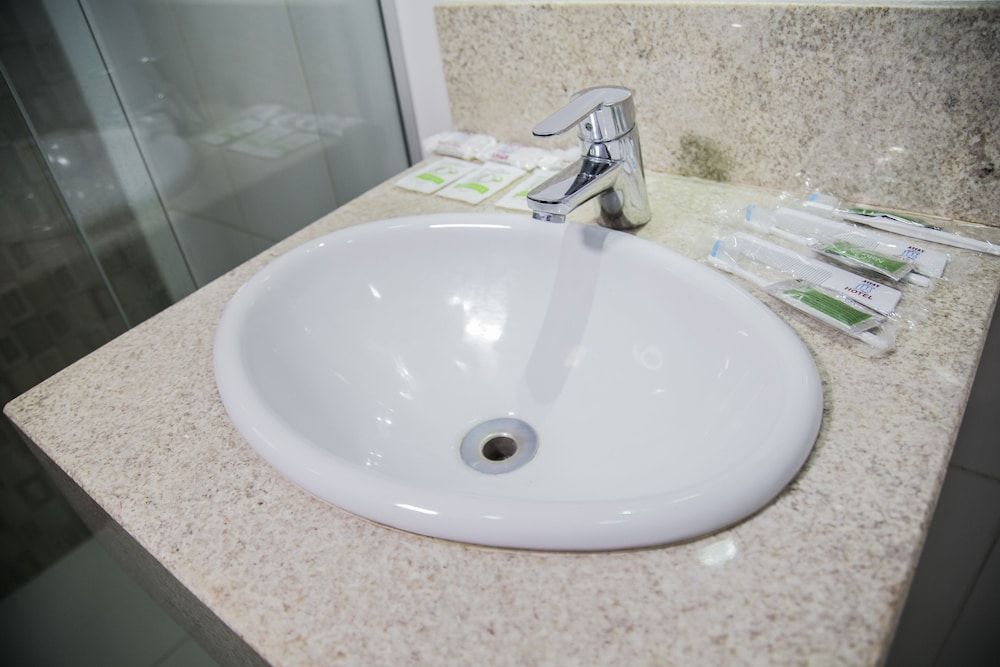 Assay Plaza Hotel Twin Room 4