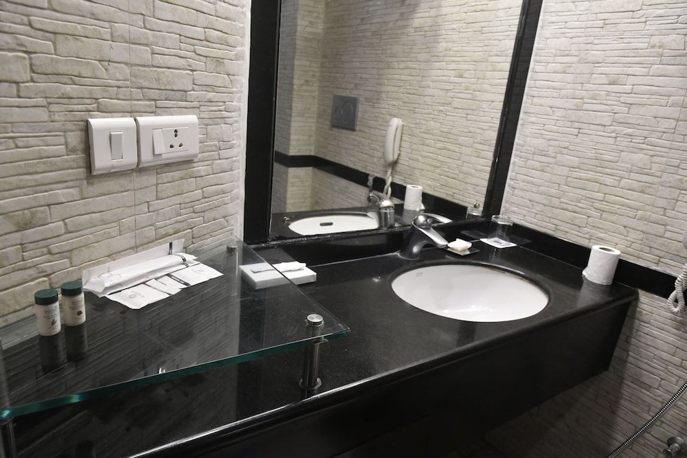 The Richmond Superior Room 5