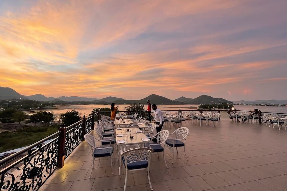 rooftop lounge