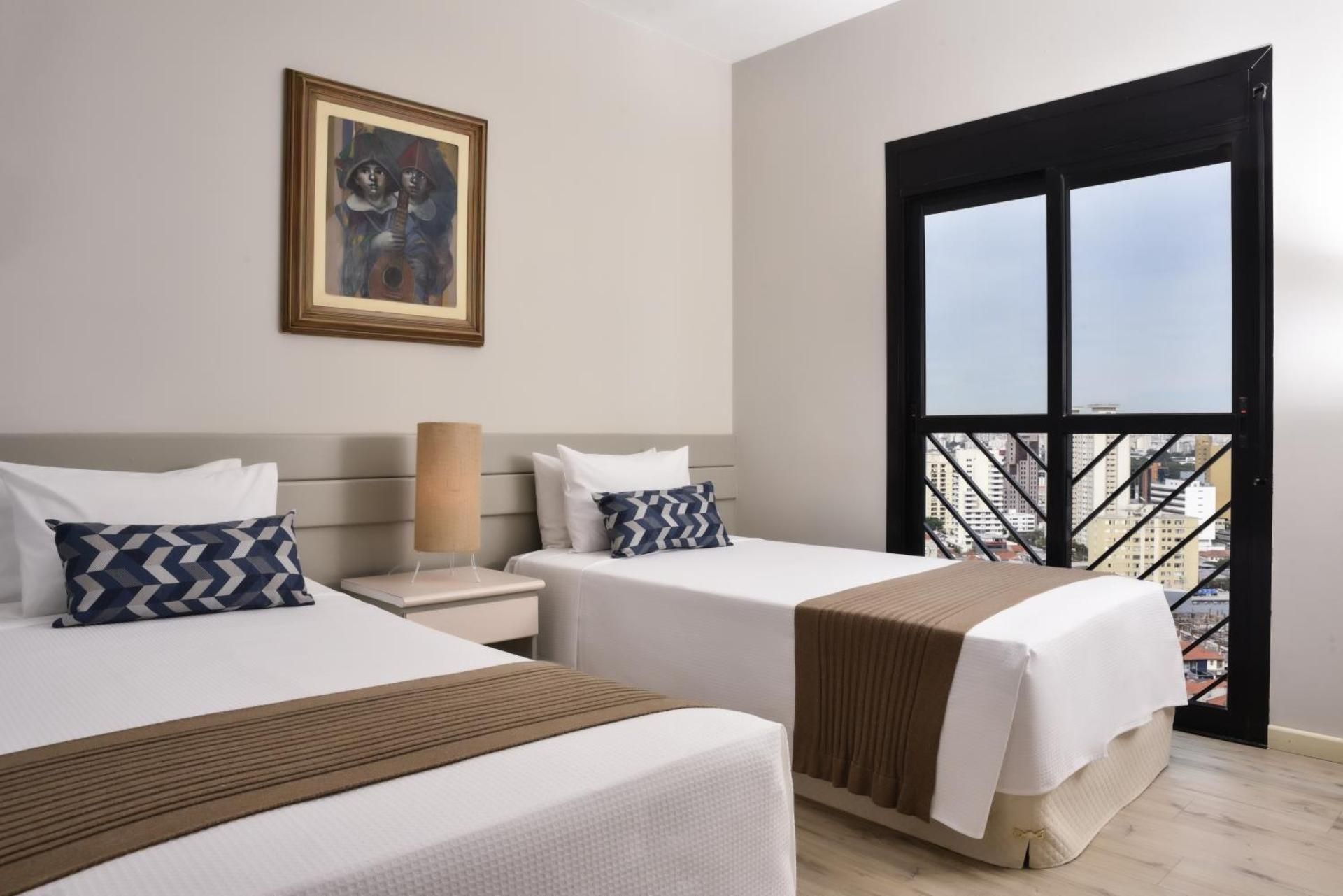 undefined Plaza Inn Small Town Flat 3