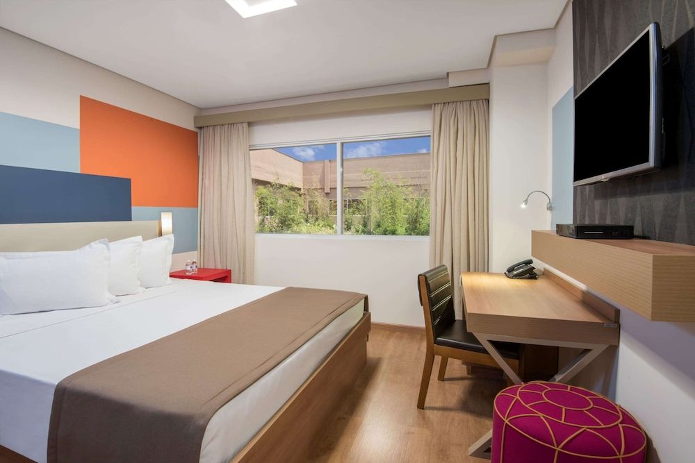 Deluxe King, 12 to 24 hours stay (international departure, passengers only)
