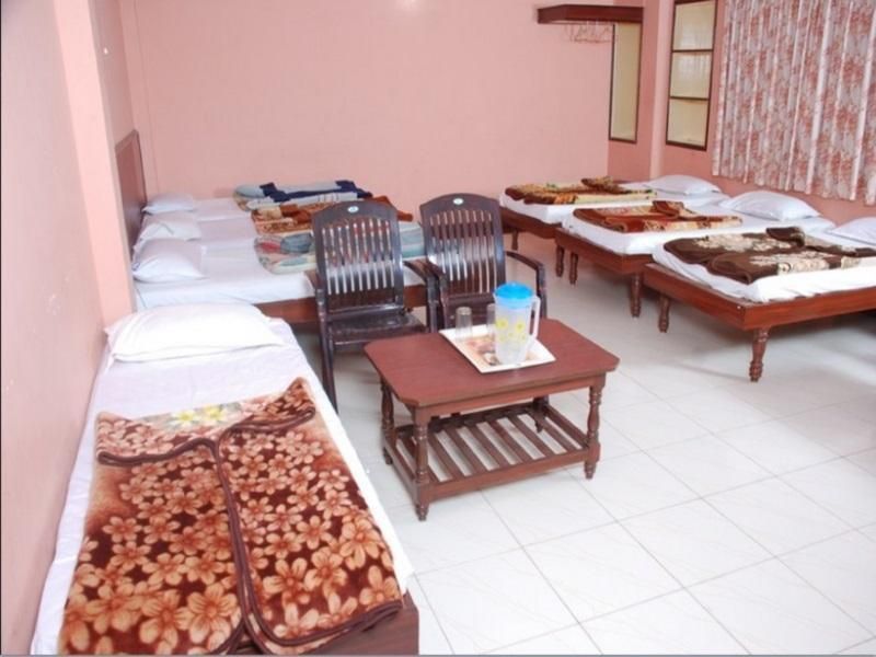 Kodagu Plaza Standard 7 Bedded Room