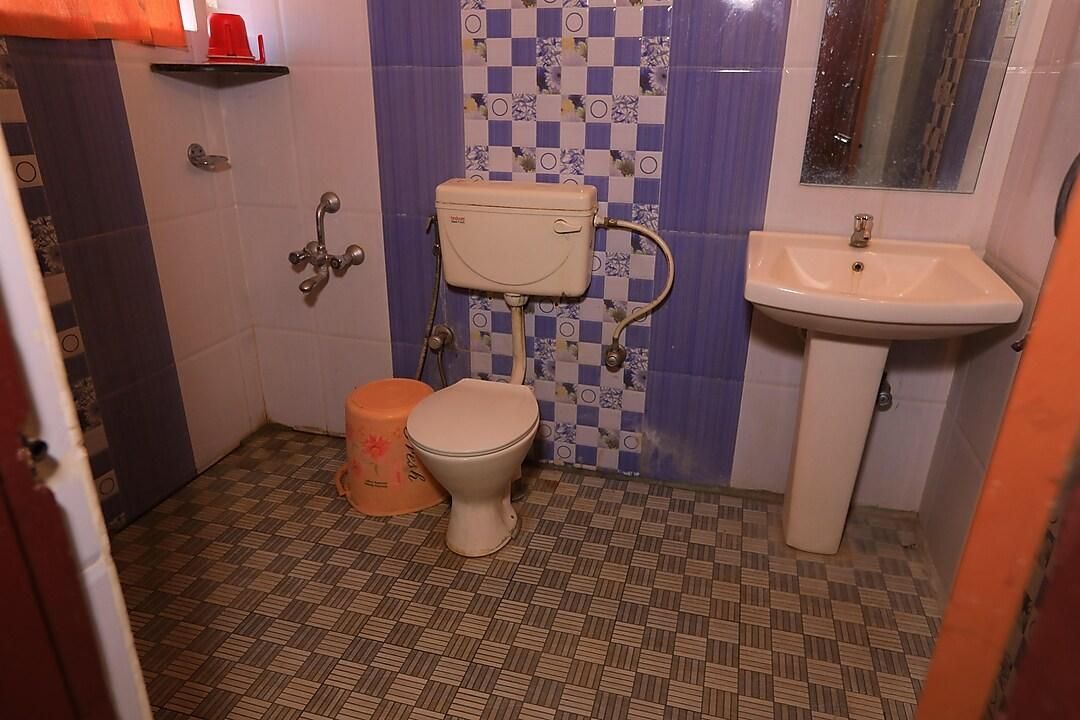 Kodagu Plaza Standard 7 Bedded Room 2